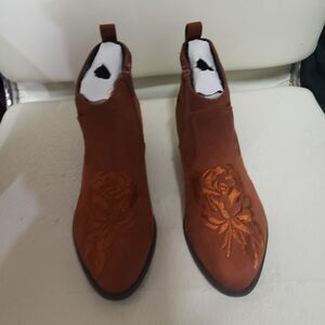 NEW Comfortview Women's Gwyneth Booties copper floral embroidery suedelikeSz 7WW